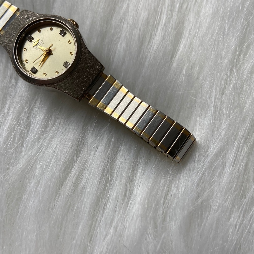 Seiko Quartz Vintage Stretch Wristwatch - Picture 4 of 8